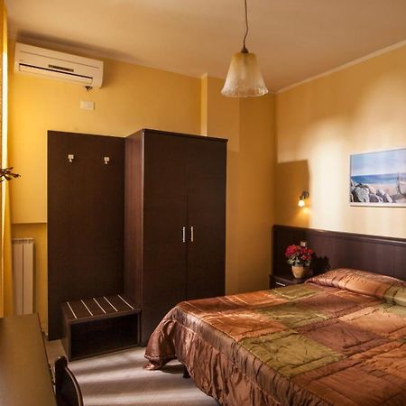 Hotel Il Cavaliere Nero Tirrenia Exterior photo