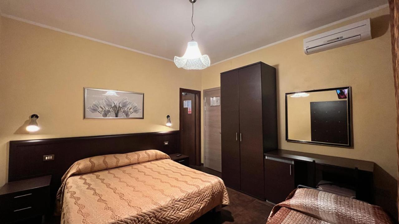 Hotel Il Cavaliere Nero Tirrenia Exterior photo