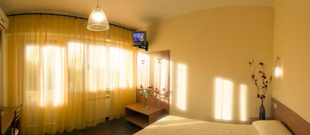 Hotel Il Cavaliere Nero Tirrenia Exterior photo