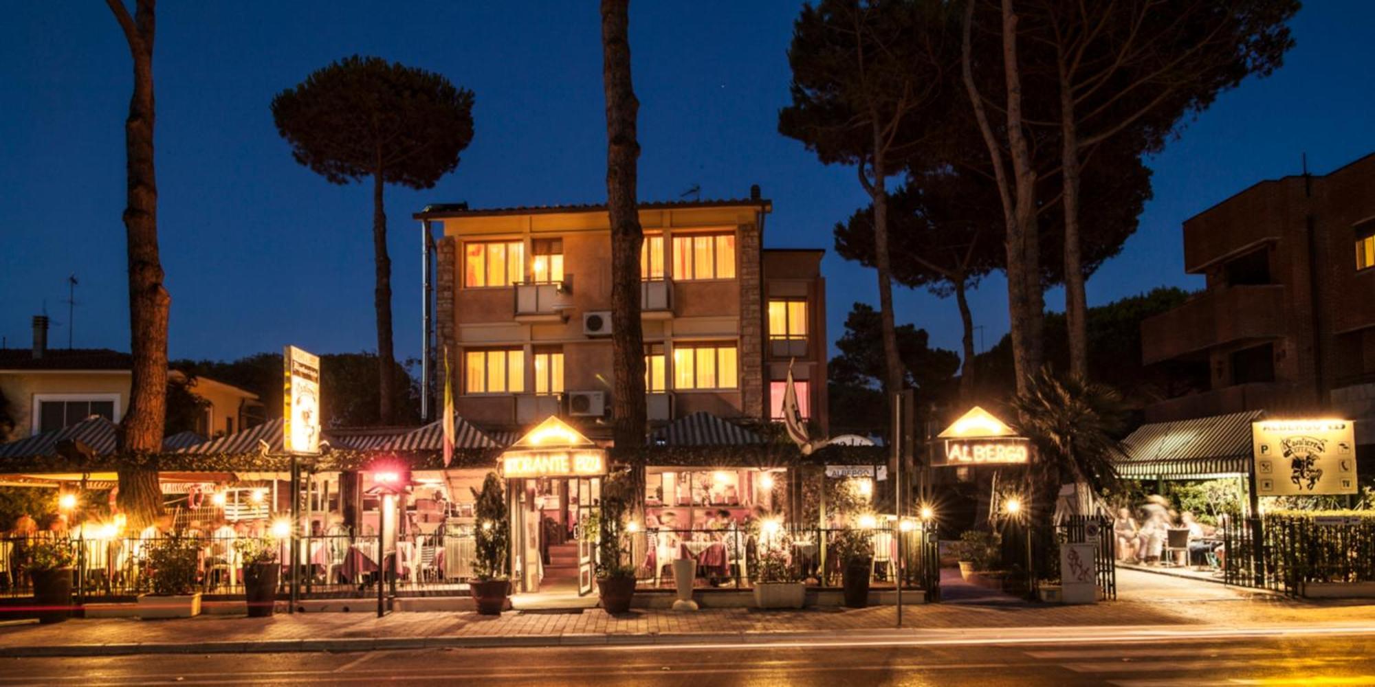 Hotel Il Cavaliere Nero Tirrenia Exterior photo