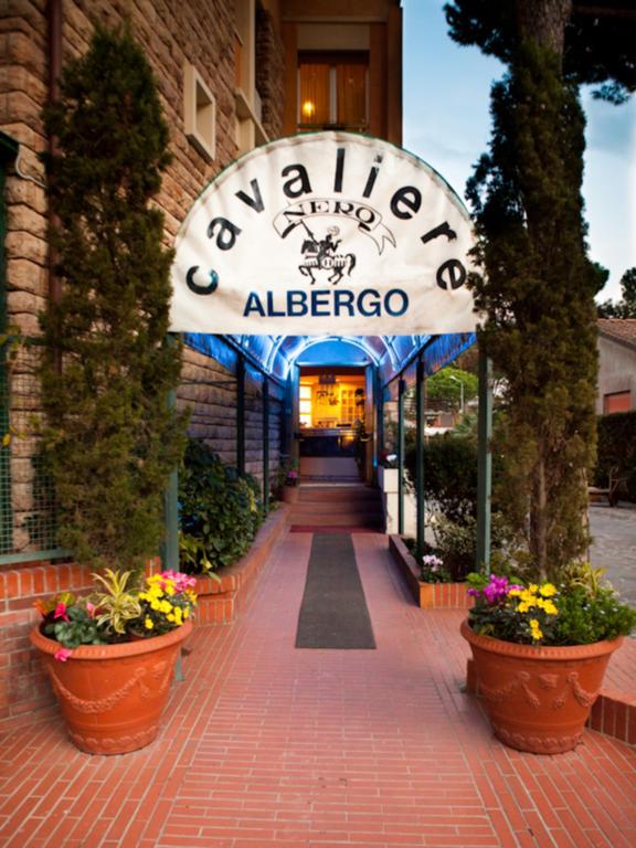 Hotel Il Cavaliere Nero Tirrenia Exterior photo